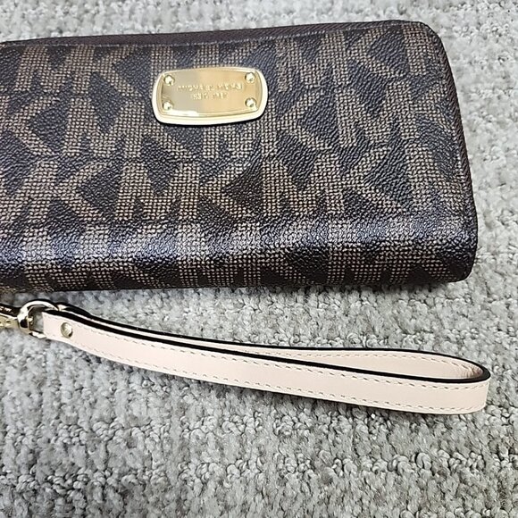 Michael Kors Wristlet Wallet Brown Zip Around Size Small - Picture 5 of 9